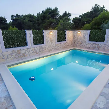 Charming In With Private Swimming Pool Villa