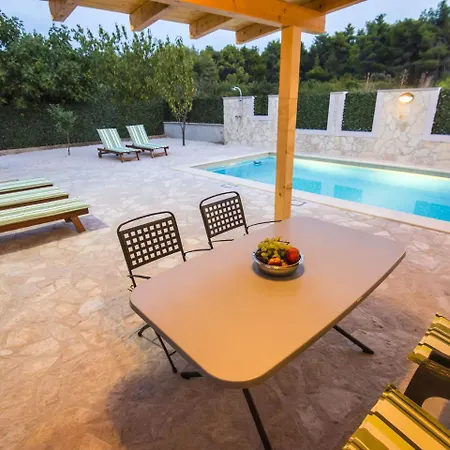Villa Charming In With Private Swimming Pool