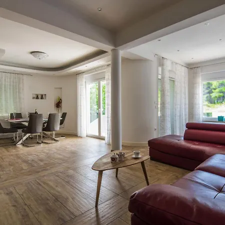 Charming In With Private Swimming Pool Villa