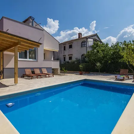 Charming In With Private Swimming Pool *