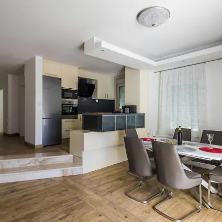 Charming In With Private Swimming Pool Zadar