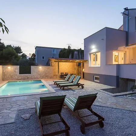 Charming In With Private Swimming Pool *