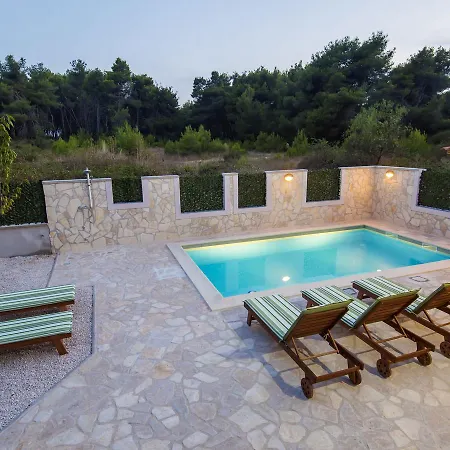 Villa Charming In With Private Swimming Pool