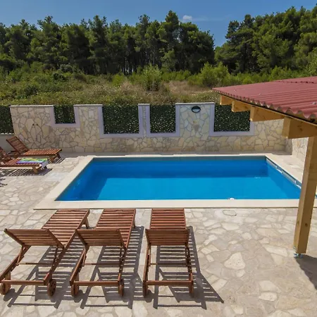 Willa Charming In With Private Swimming Pool